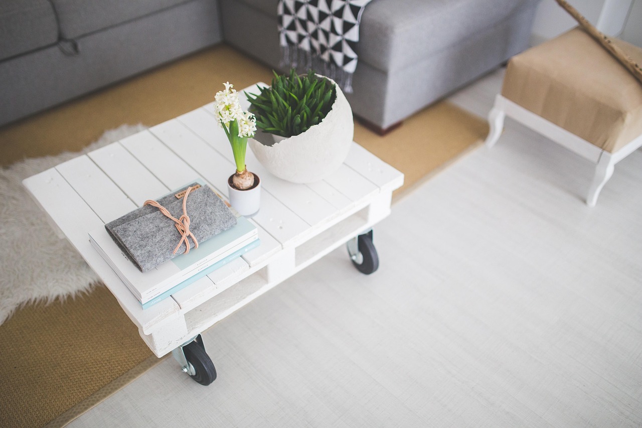 Scandinavisch-Japans interieur met lichte houten meubels Scandinavisch-Japans interieur met lichte houten meubels