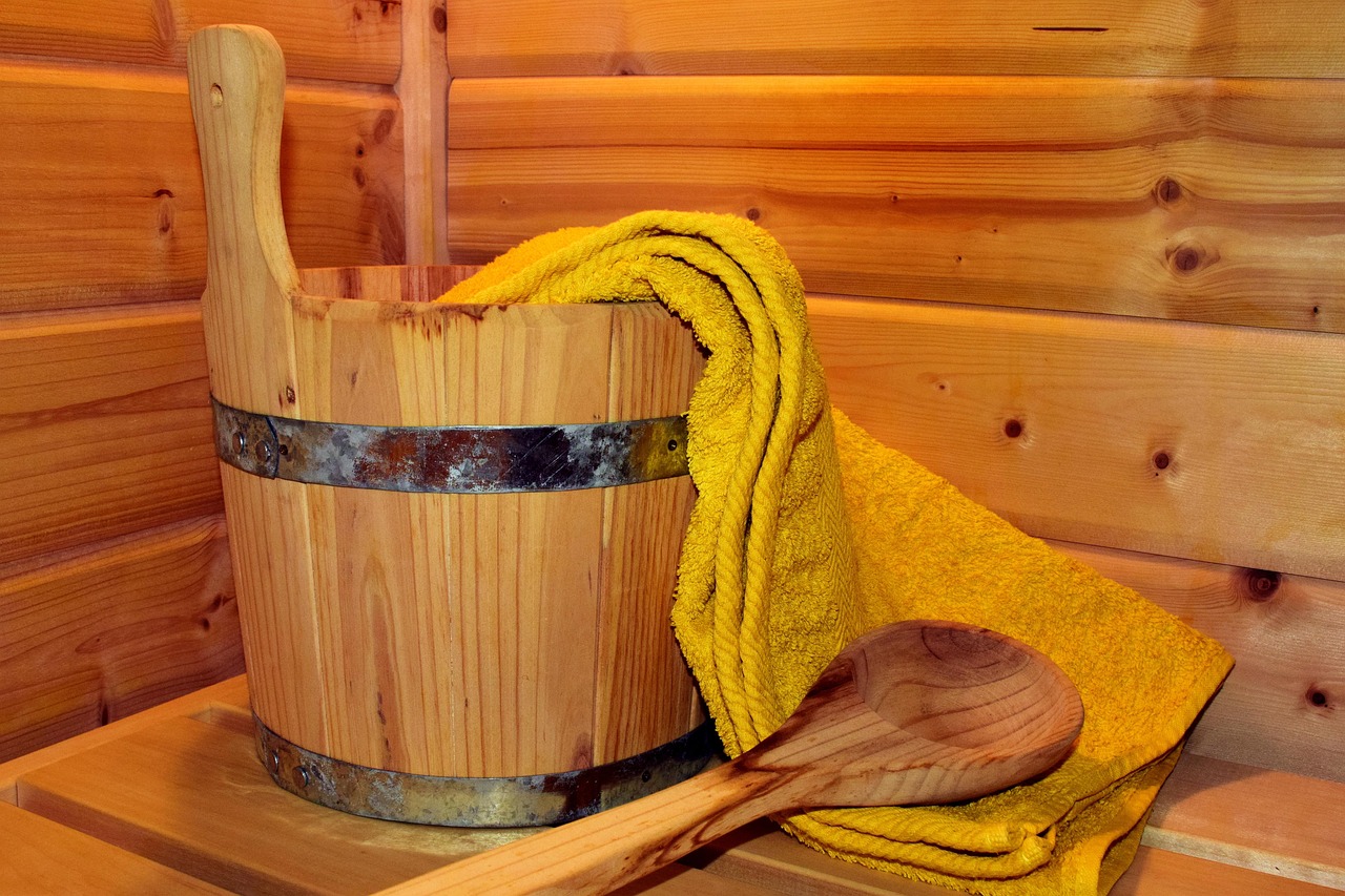 Compacte infrarood sauna in luxe badkamer. Compacte infrarood sauna in luxe badkamer.