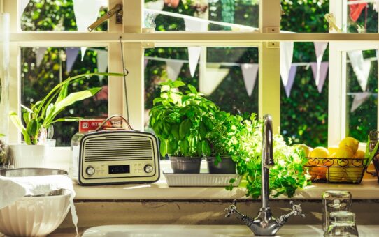 Fotobehang woonkamer inspiratie: creëer een zomerse sfeer