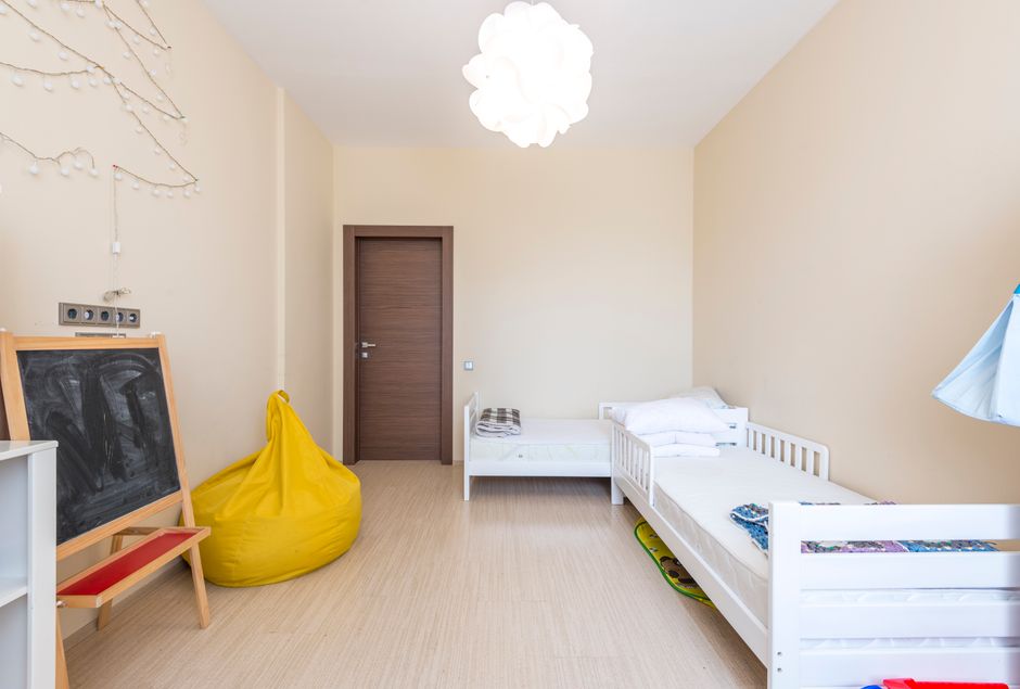 Winterse veranderingen in kinderkamer met warme kleuren.